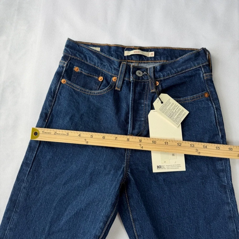 NWT Levi's Women's High Rise Wedgie Jeans - Dark Blue size 25